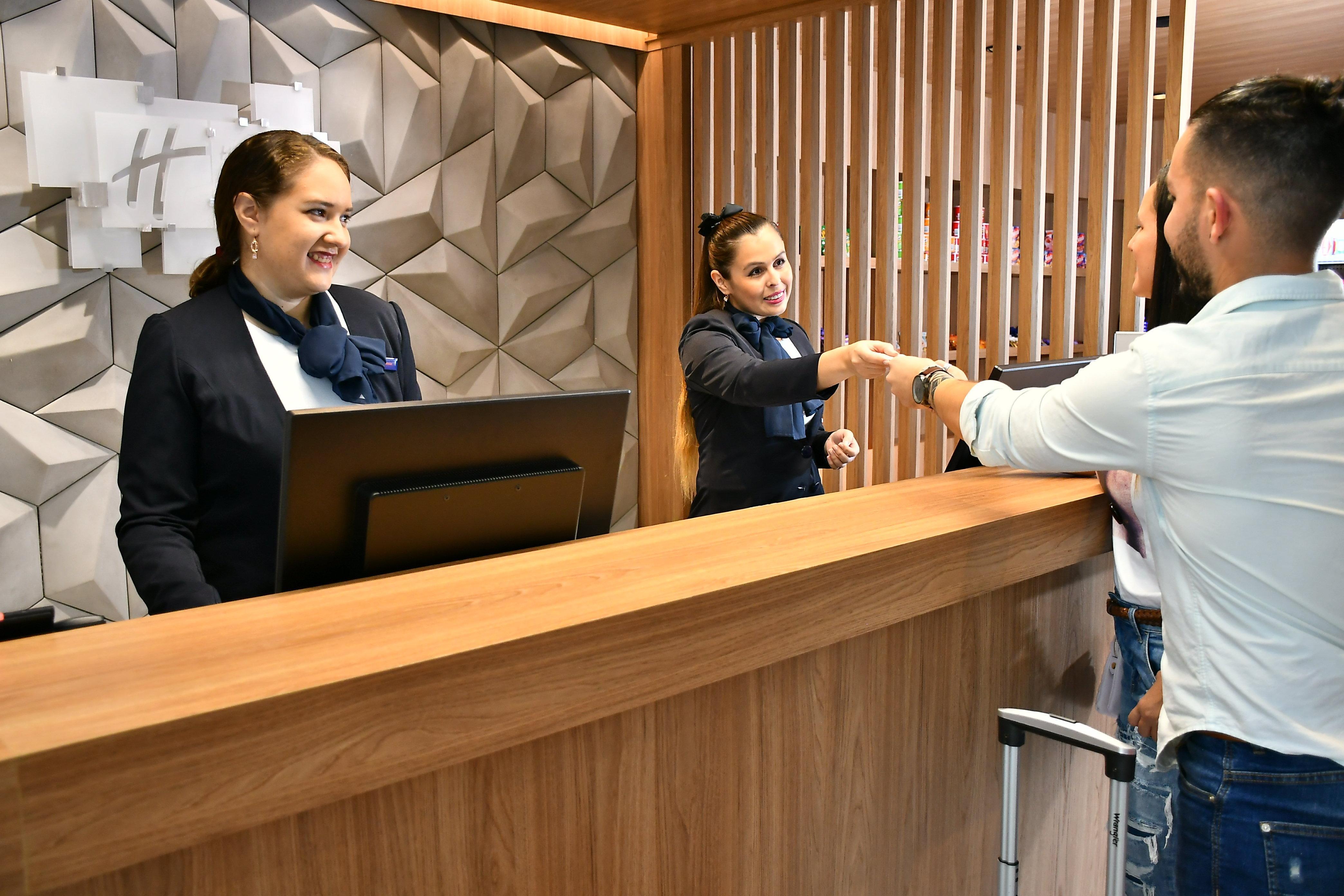Holiday Inn Express Asuncion Aviadores By Ihg Eksteriør billede